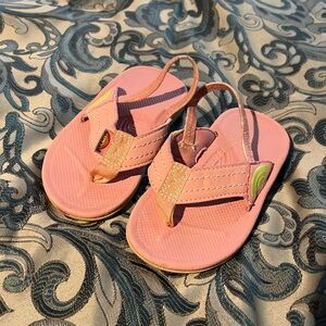 Toddlers pink rainbow flip flops size 7/8. Great used condition